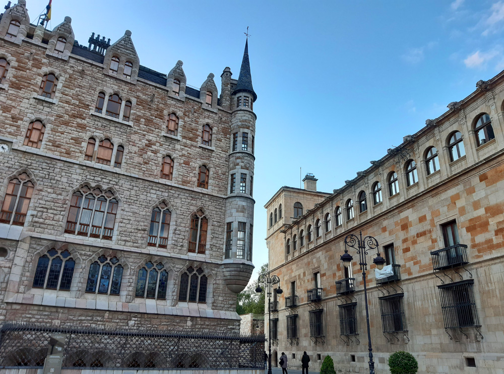 Highlights of a self-guided walking tour of León, Spain