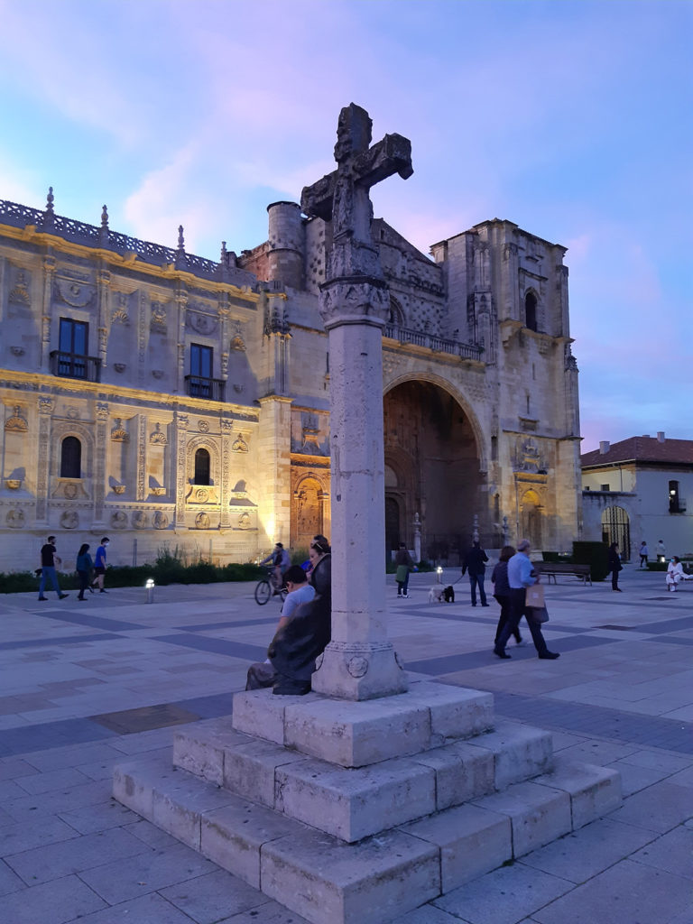 Highlights of a self-guided walking tour of León, Spain