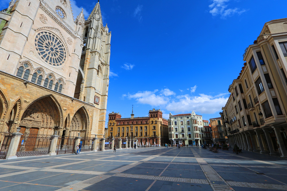 walking tours leon spain