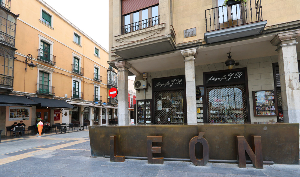 Leon sign, next to Leon Cathedral