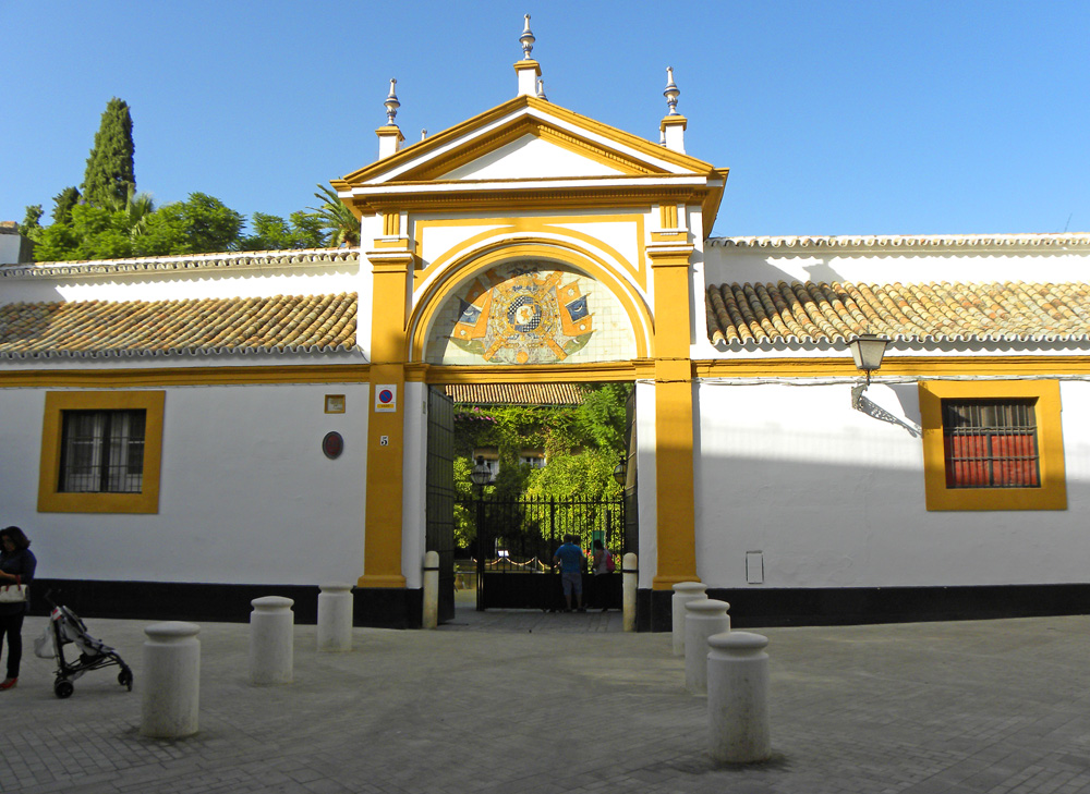 entrance to Palacio de las Dueñas