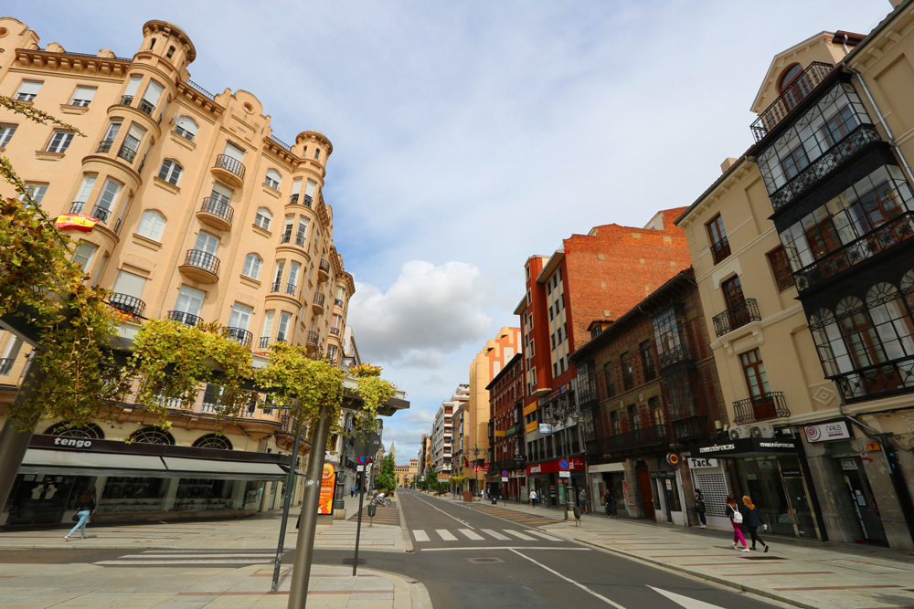 Highlights of a self-guided walking tour of León, Spain