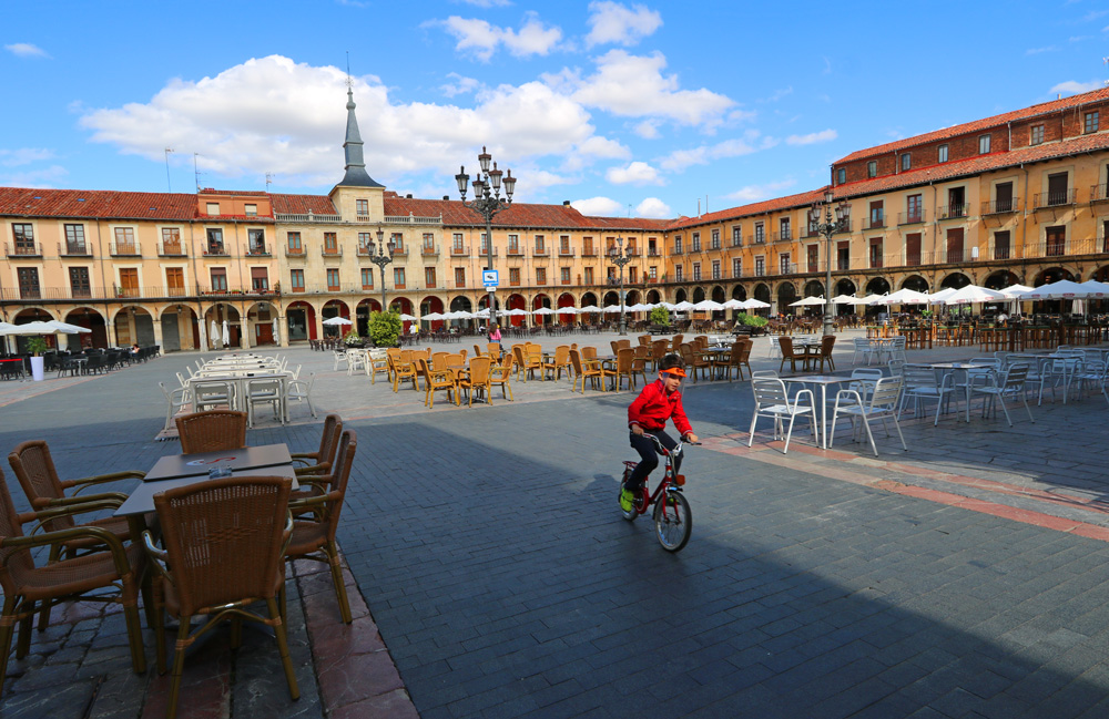 Highlights of a self-guided walking tour of León, Spain