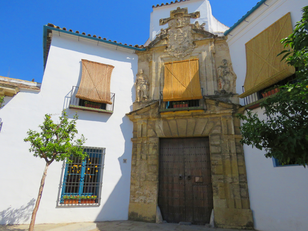 entrance to Palacio de Viana