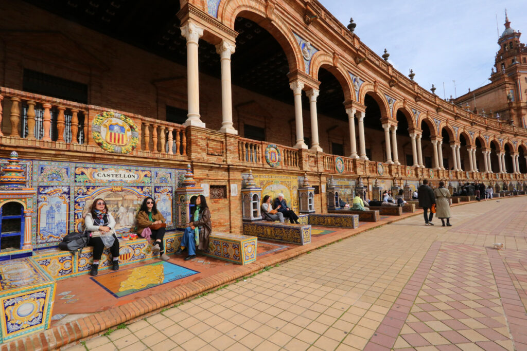 alcoves of the provinces in Plaza de Espana