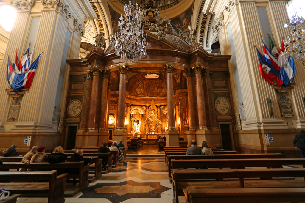 Visitando la Basílica de Nuestra Señora del Pilar